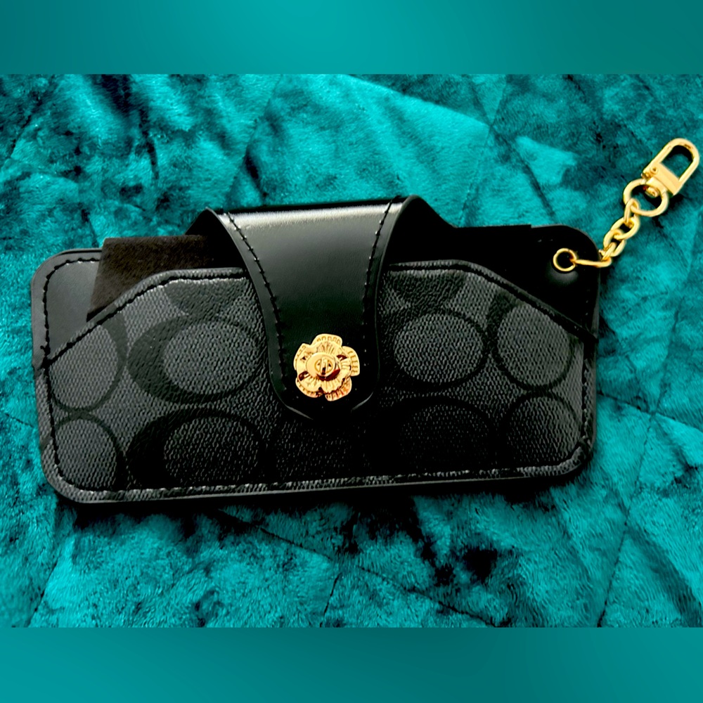 Sunglasses holder  🕶️  New without tags